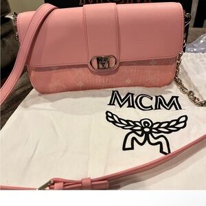Retail 1090 EUC MCM Travia w/Dust Bag
